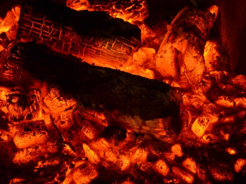 Два окна горели среди ночи в доме в Средней Ахтубе