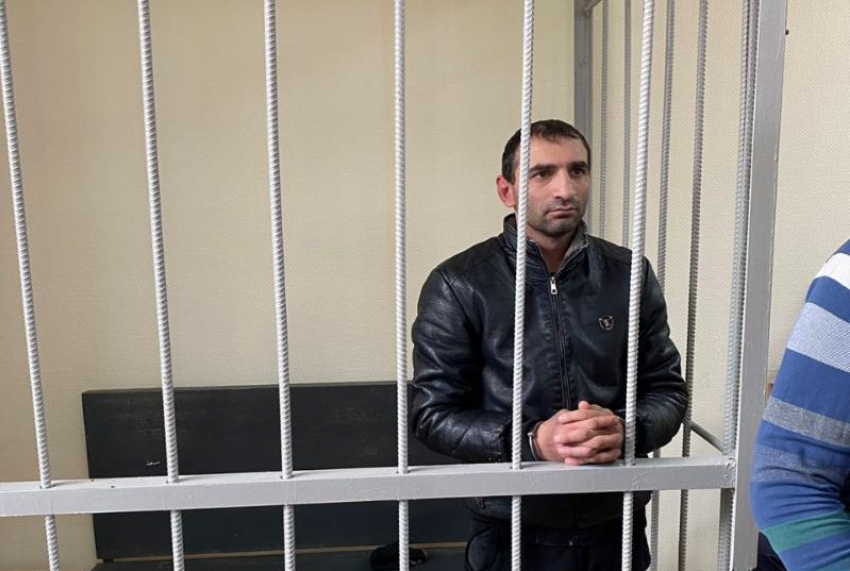 Аркадий Григорян, истерзавший подругу ножом, заключен под стражу до февраля в Волжском: видео