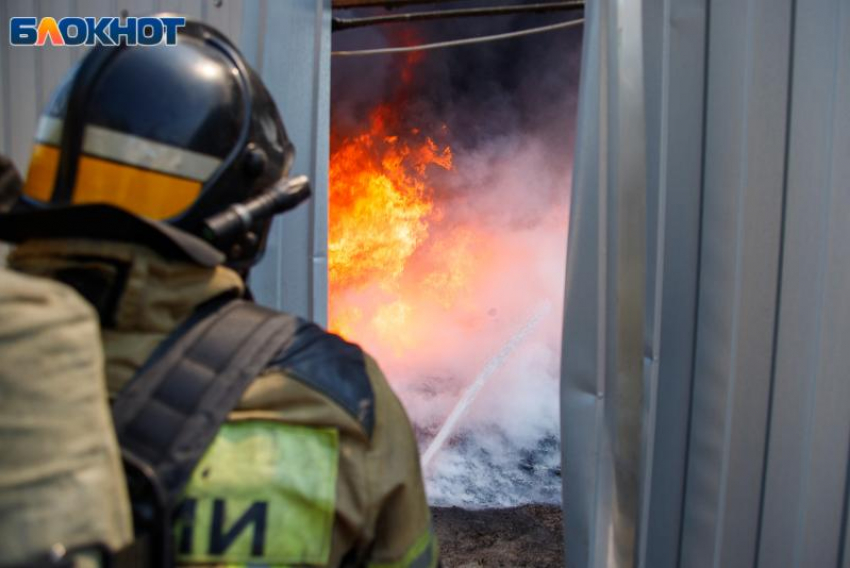 Близ Волжского сгорели два дома