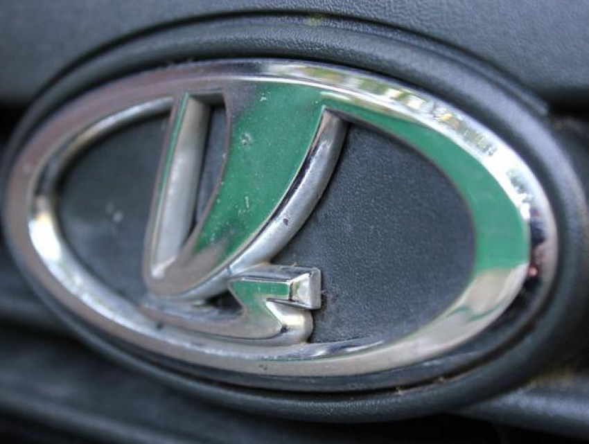 Ночной пешеход попал под колеса Лады