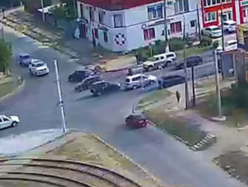 Волжский с утра встал в пробках из-за всплеска ДТП, - водители 