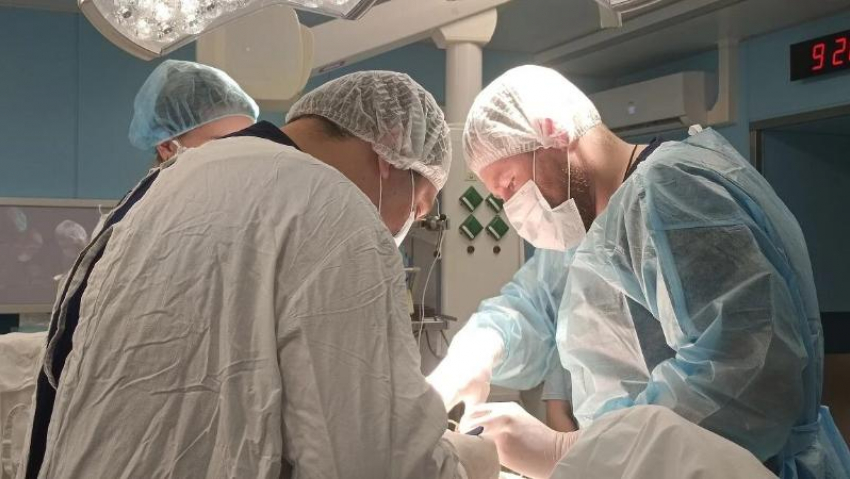 Ювелирная работа на сонной артерии: волжские врачи спасли женщину от опасной опухоли