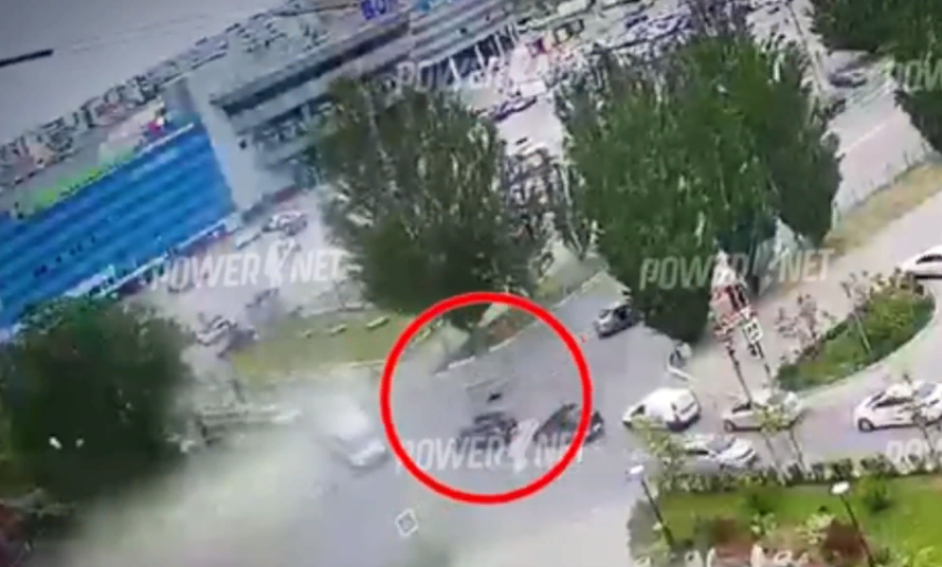 Ребенок выпал из машины на ходу в Волжском: видео