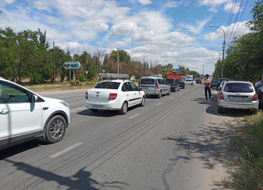 Медики рассказали о состоянии пострадавших в тройном ДТП в Волжском