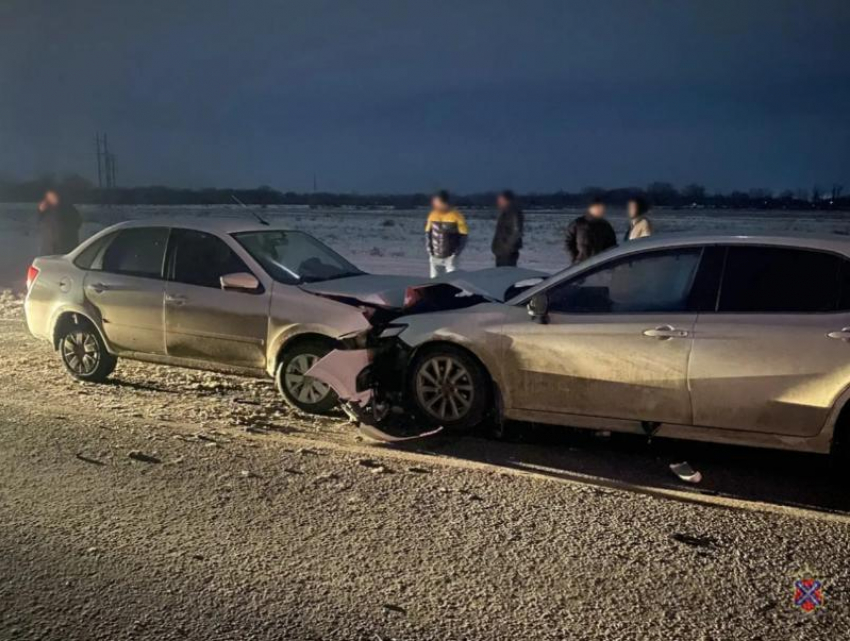 Четверо детей пострадали в лобовом ДТП недалеко от Волжского