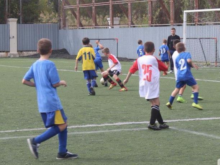 В Волжском определили юных футболистов, которые поедут на профессиональный матч 