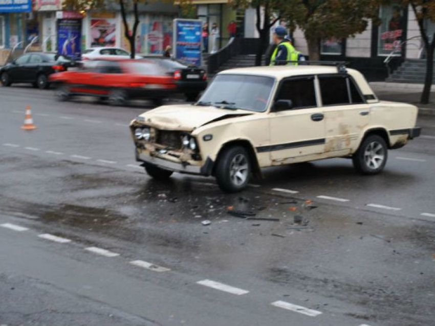 В Волгограде из-за неровной дороги произошло ДТП