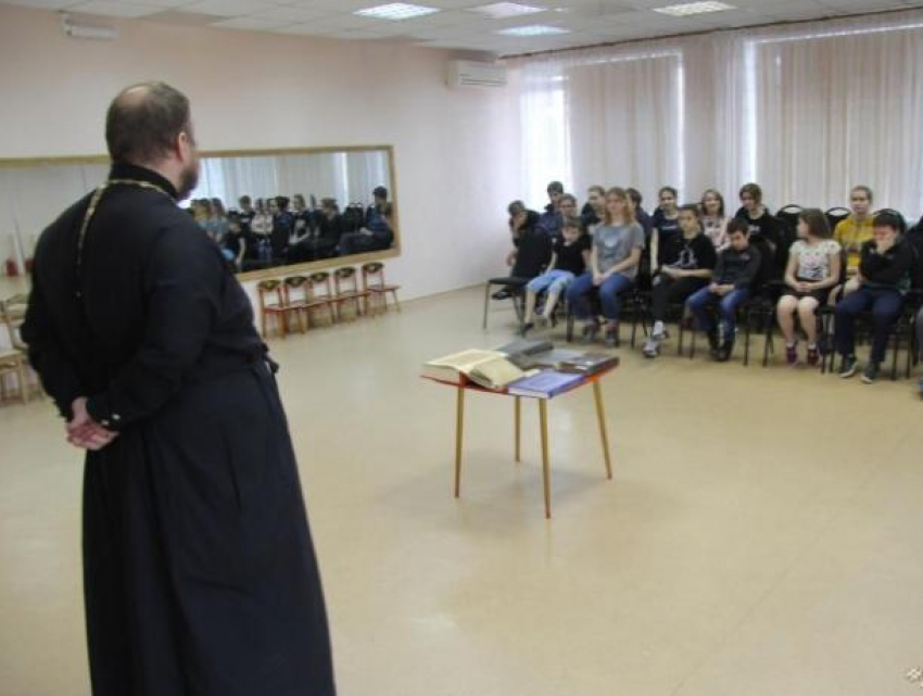 Воспитанников приюта познакомили с православной литературой