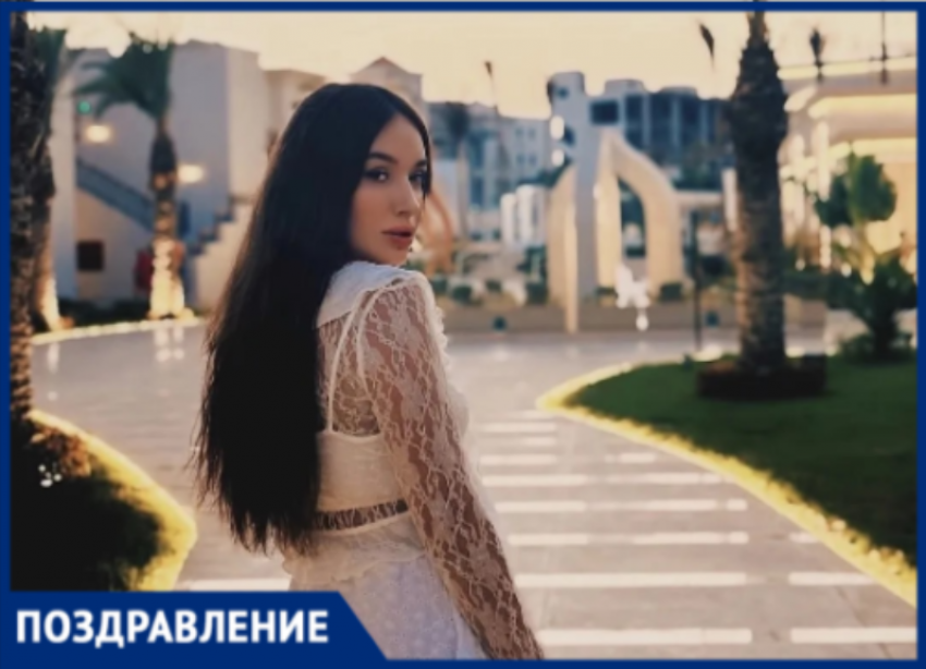 Подруга поздравляет Ларису с днём рождения