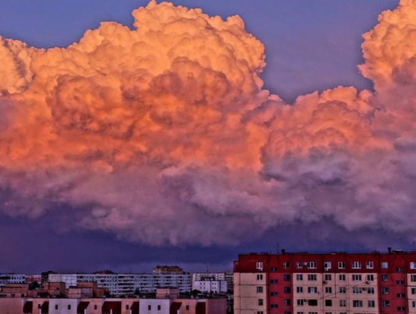 Волжане опубликовали топ-5 потрясающих фото вчерашнего заката  