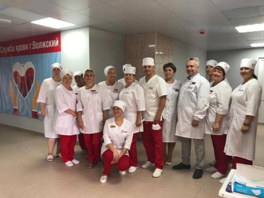 В Волжском отметили труд представителей самой гуманной профессии, пообещав модернизацию отдельных больниц и поликлиник