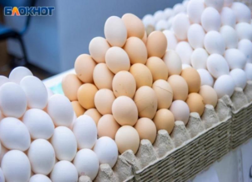 Обзор цен на «золотые яйца» в Волжском: где покупать выгоднее