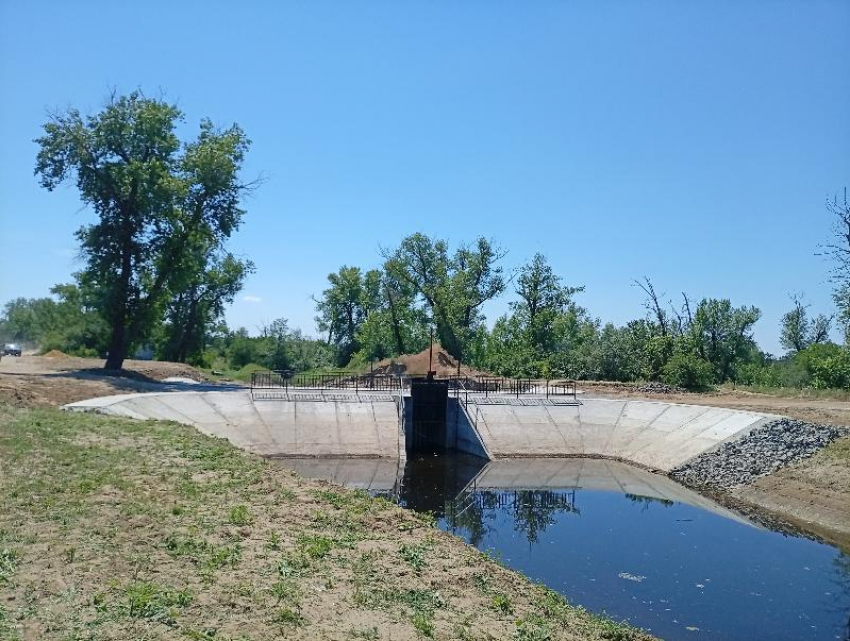 В Волго-Ахтубигской пойме построили новое водопропускное сооружение
