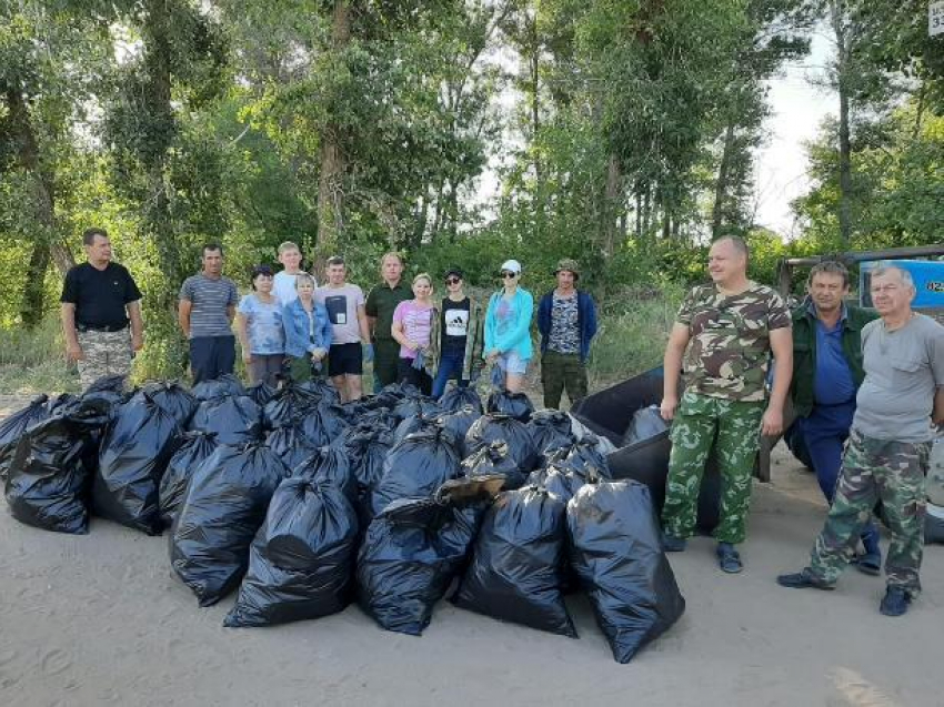 Пять кубометров мусора собрали на территории отдыха