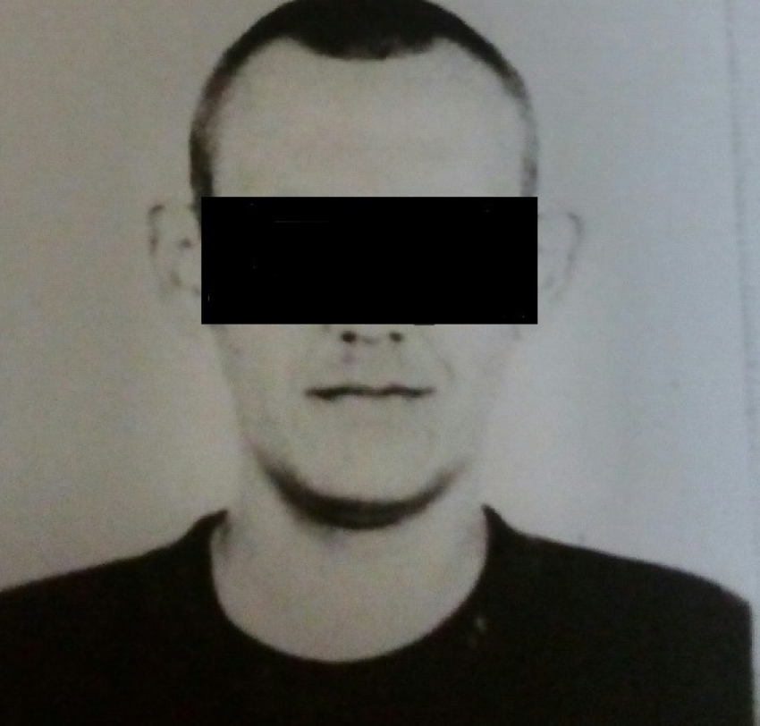 Под Волгоградом мужчина принуждал к интиму дочь и сына