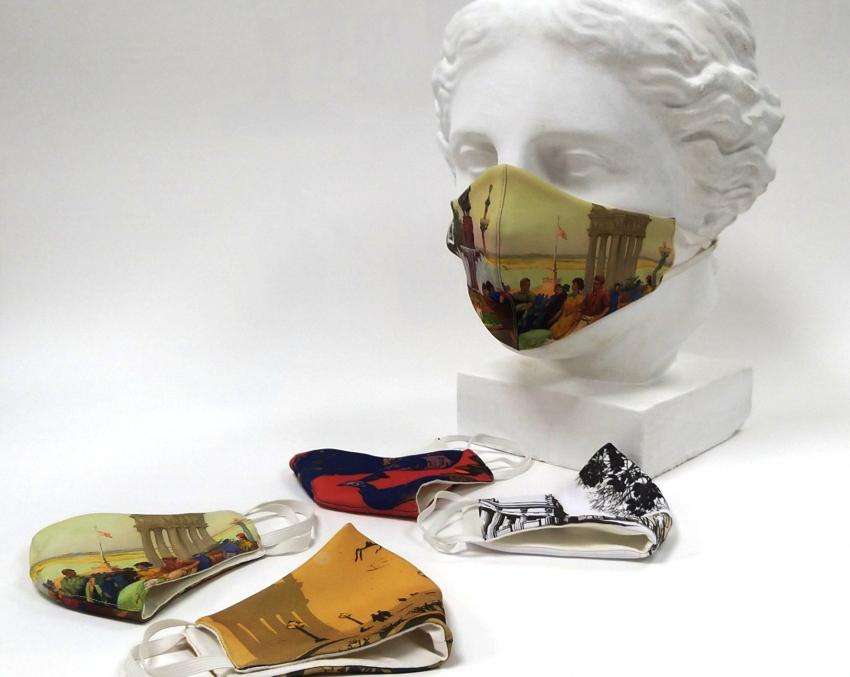 Волжане могут увидеть сувенирные художественные маски в музее Машкова