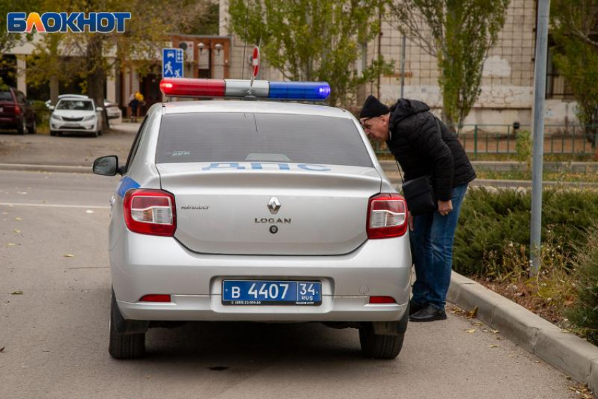 ГАИ следит за пешеходами в Волжском