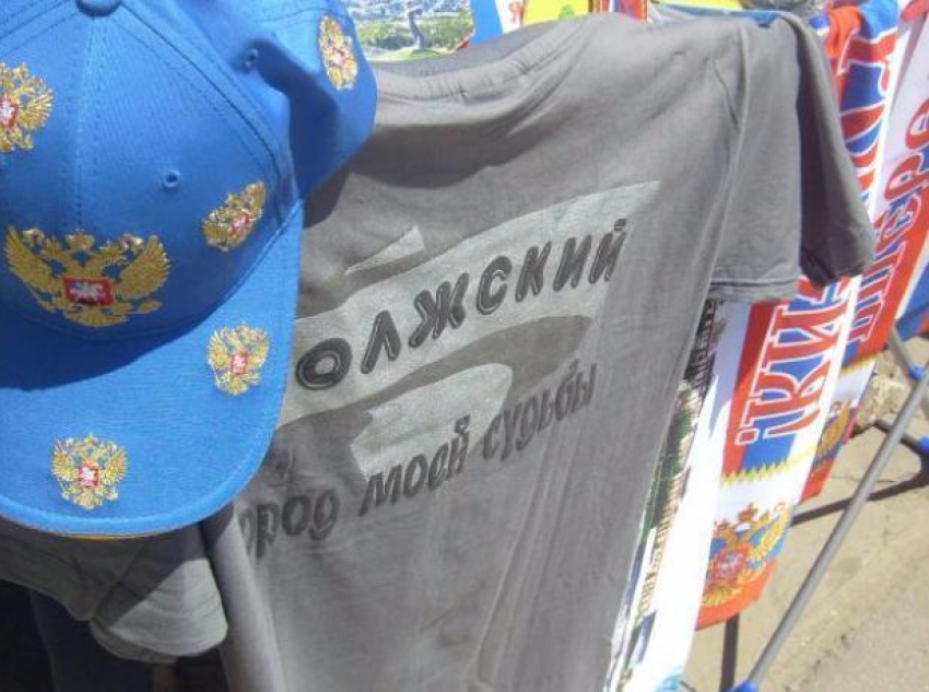 Мэрия Волжского заказала к новым бейсболкам футболки за сто тысяч рублей