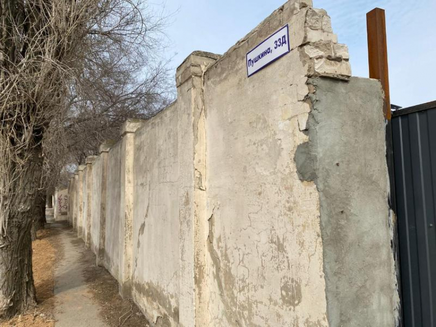 Администрация продолжает штрафовать за разрушенные заборы на территории Волжского