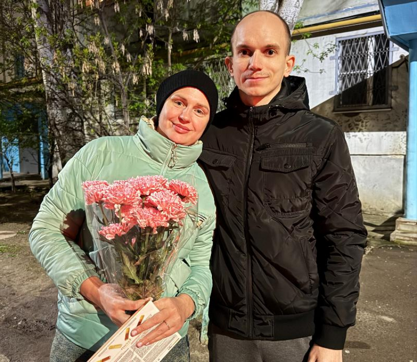 «Жизнь висела на волоске»: в Волжском случайная прохожая спасла мужчину с инфарктом и получила благодарность от всей семьи