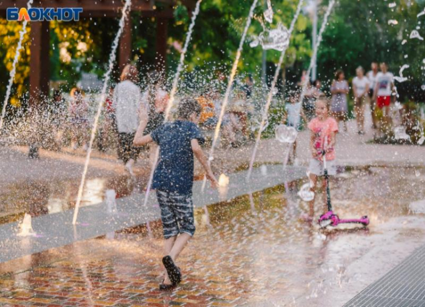 Сезон открыт: в Волжском запустили поливочный водопровод