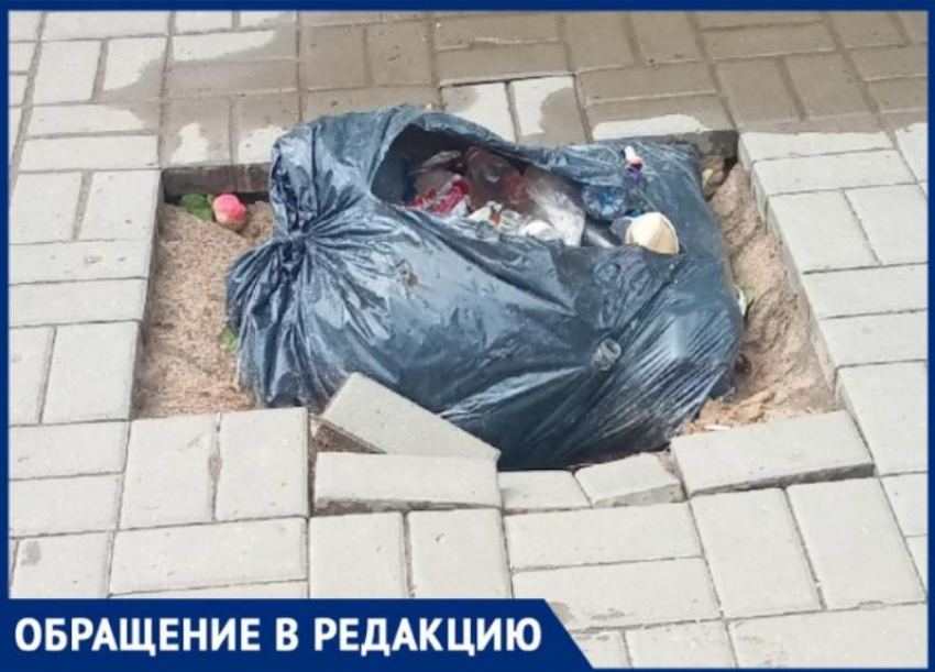 В Волжском обвалился тротуар