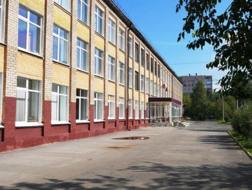  Школы Волжского ремонтируют перед новым учебным годом