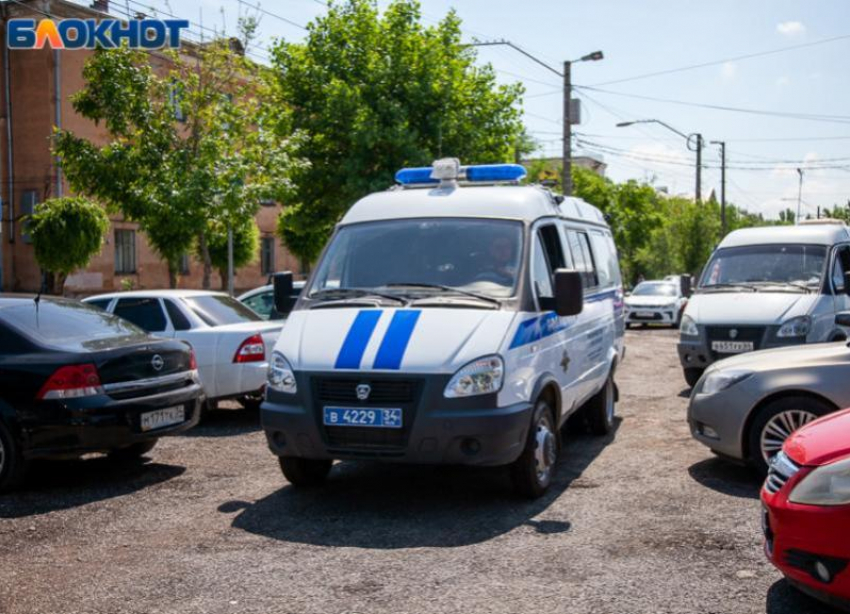 Под Волгоградом мужчина ворвался в дом, избил хозяйку и уснул на полу