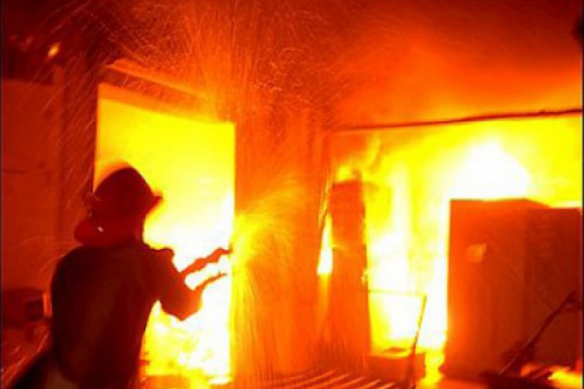 Под Волгоградом в заброшенном доме заживо сгорел пенсионер