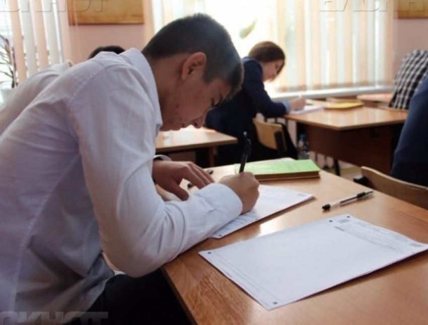 Расписание выпускных экзаменов для школьников утвердили в Волжском