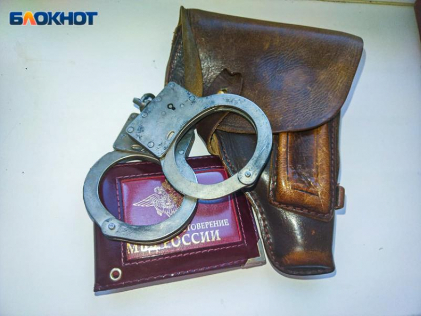 19-летний волжанин украл у пиццу курьера с помощью сигнального пистолета