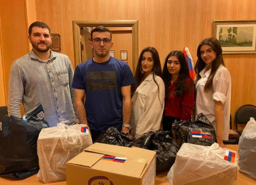 В Волжском армянская община оказала гуманитарную помощь беженцам