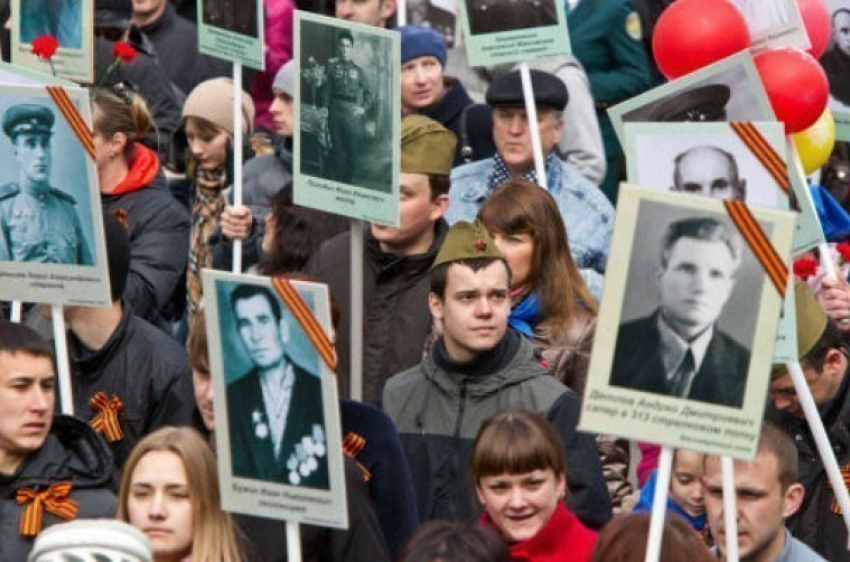 В Волжском панно из штендеров для «Бессмертного полка» украсит новый музей