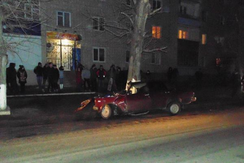 В Урюпинске 28-летний водитель «семерки» погиб, врезавшись в дерево