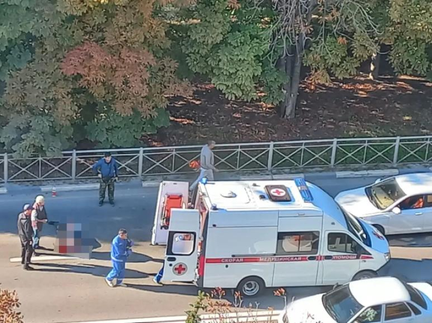 В Волжском на улице Мира на пешеходном переходе сбили мужчину