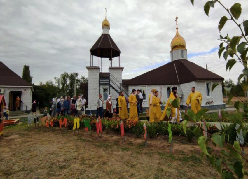 В Волжском в день памяти Александра Невского прошел крестный ход