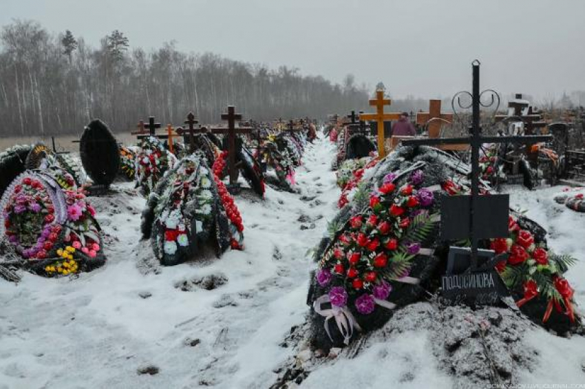 В Волжском проиндексировали стандартный похоронный набор