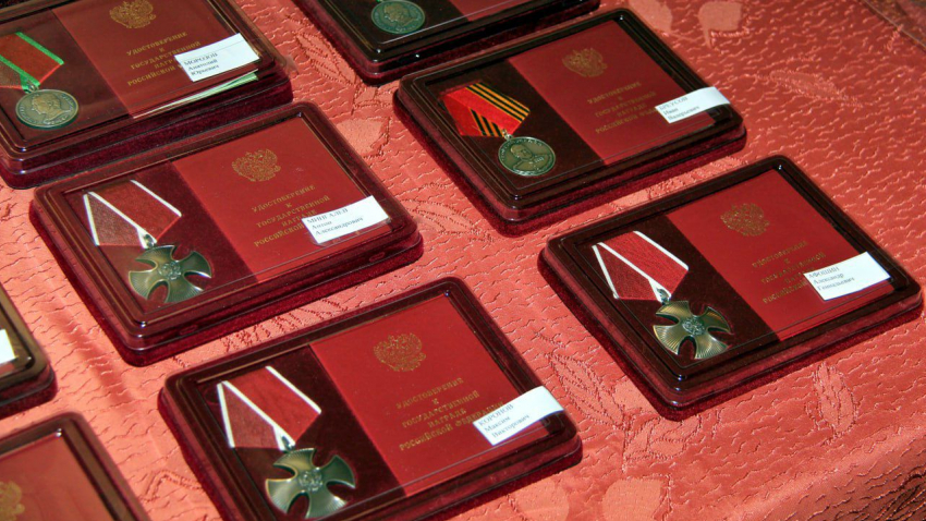 В Волжском состоялась церемония передачи наград родственникам погибших героев СВО