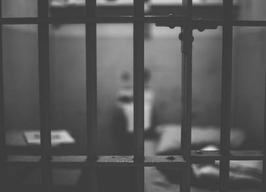 За подделку материалов уголовного дела экс-следователь получил год тюрьмы в Волгограде