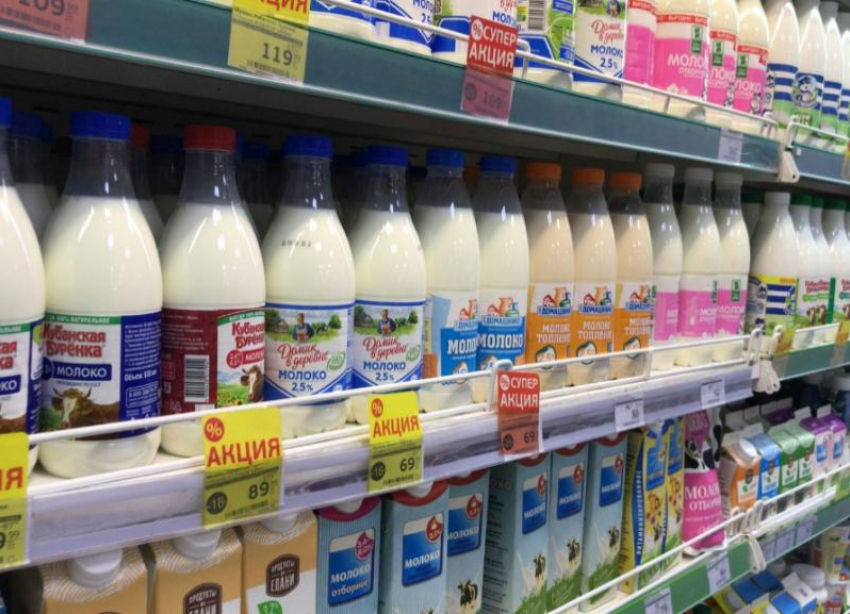 Молоко за 170 рублей продают в магазинах в Волжском