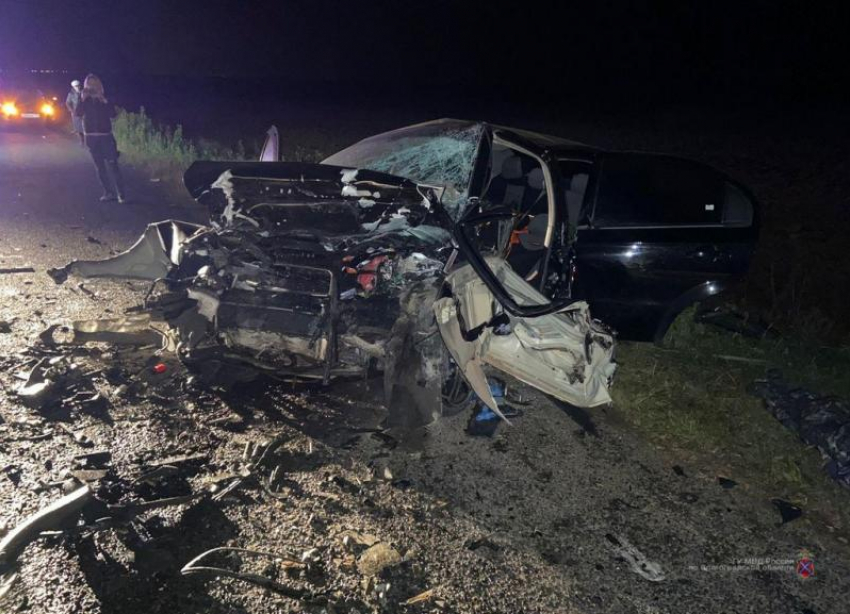 В лобовом столкновении на трассе погиб водитель в Волгоградской области: страшные подробности