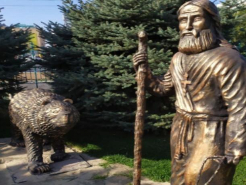 В Волжском освятили памятник преподобному Серафиму Саровскому