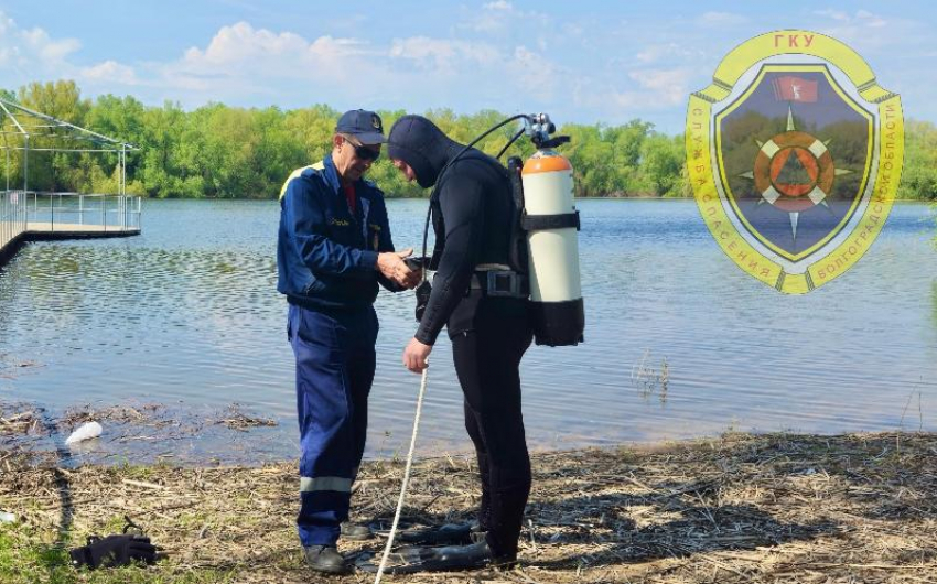 Водолазы подняли тело 15-летнего мальчика со дна озера в Волжском
