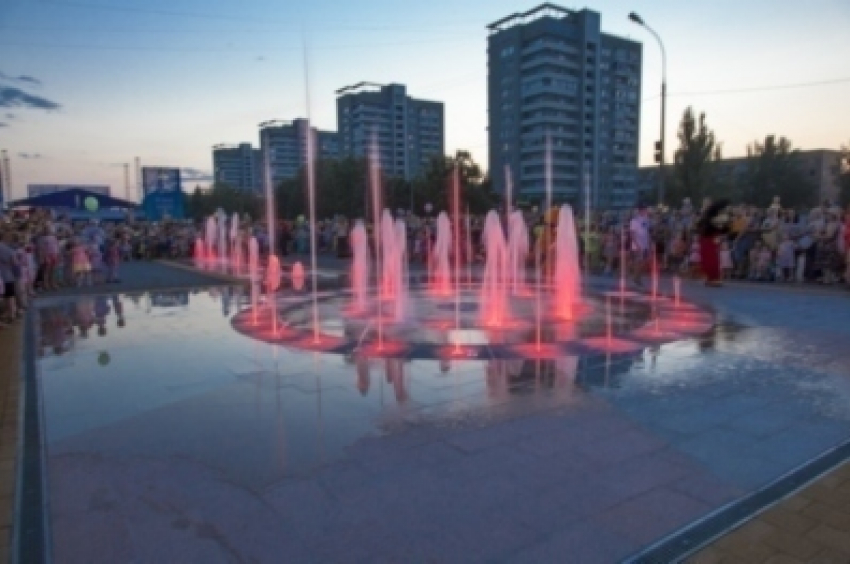 30 апреля в Волжском открылся сезон фонтанов