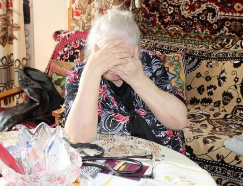 Мошенники продолжают обирать пенсионерок