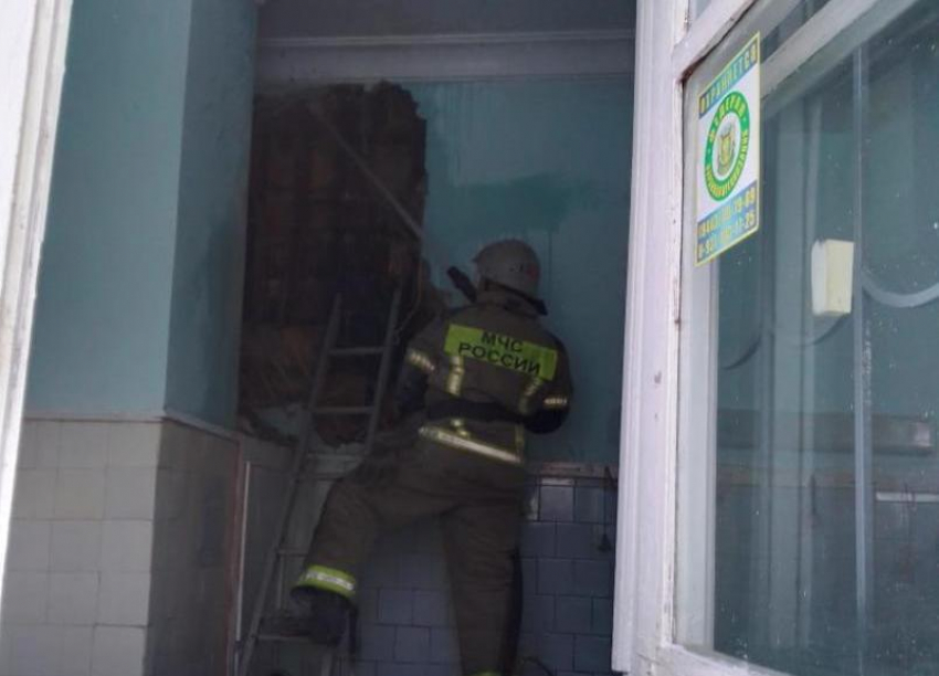 Людей эвакуировали: в аптеке на Фонтанной в Волжском произошел пожар