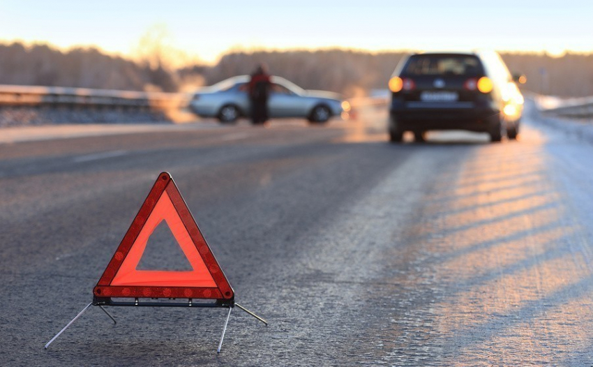 При столкновении двух авто пострадала волжанка