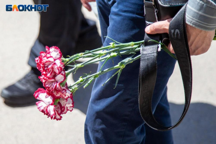 Стала известна причина смерти женщины, обнаруженной на могиле дочери под Волжским