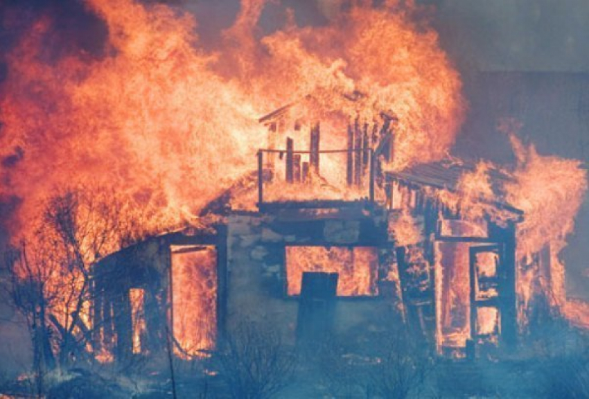 Под Волгоградом на пожаре из-за непотушенной сигареты сгорел мужчина