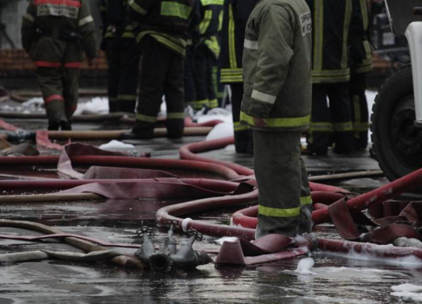 Пожарные расчеты устранили возгорание в многоквартирнике Волжского